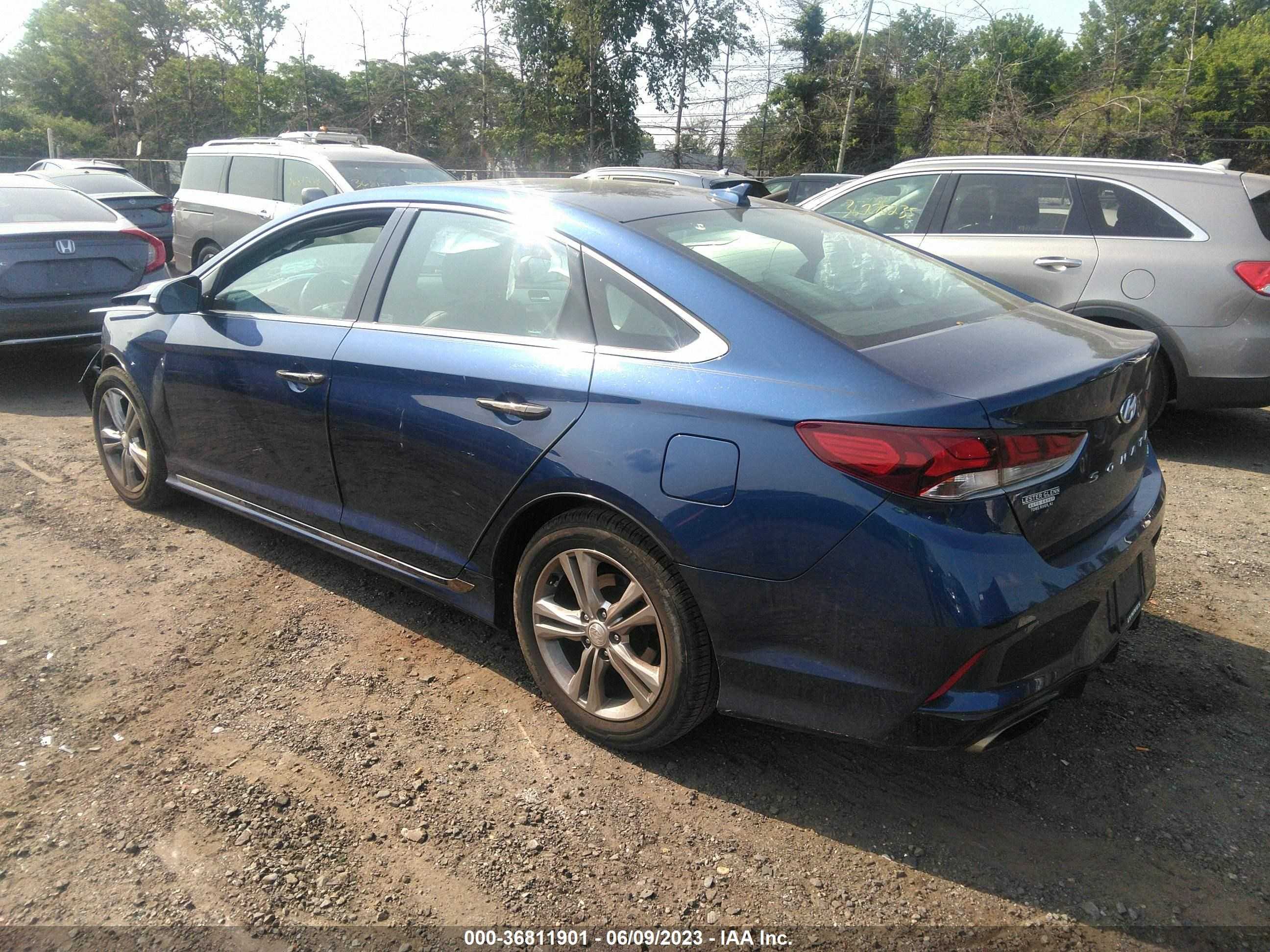 Photo 2 VIN: 5NPE34AF2JH722288 - HYUNDAI SONATA 