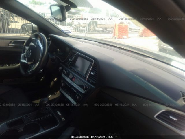 Photo 4 VIN: 5NPE34AF2KH760220 - HYUNDAI SONATA 