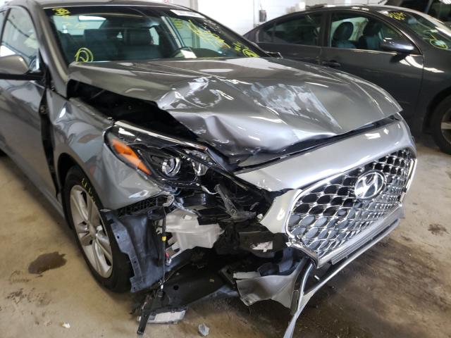 Photo 8 VIN: 5NPE34AF2KH770665 - HYUNDAI SONATA LIM 