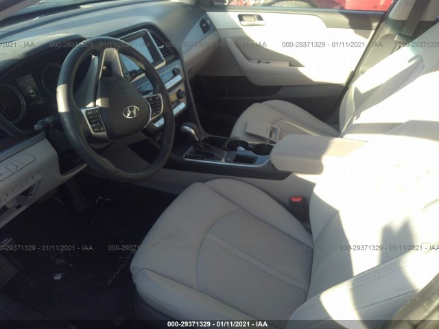 Photo 4 VIN: 5NPE34AF2KH786882 - HYUNDAI SONATA 