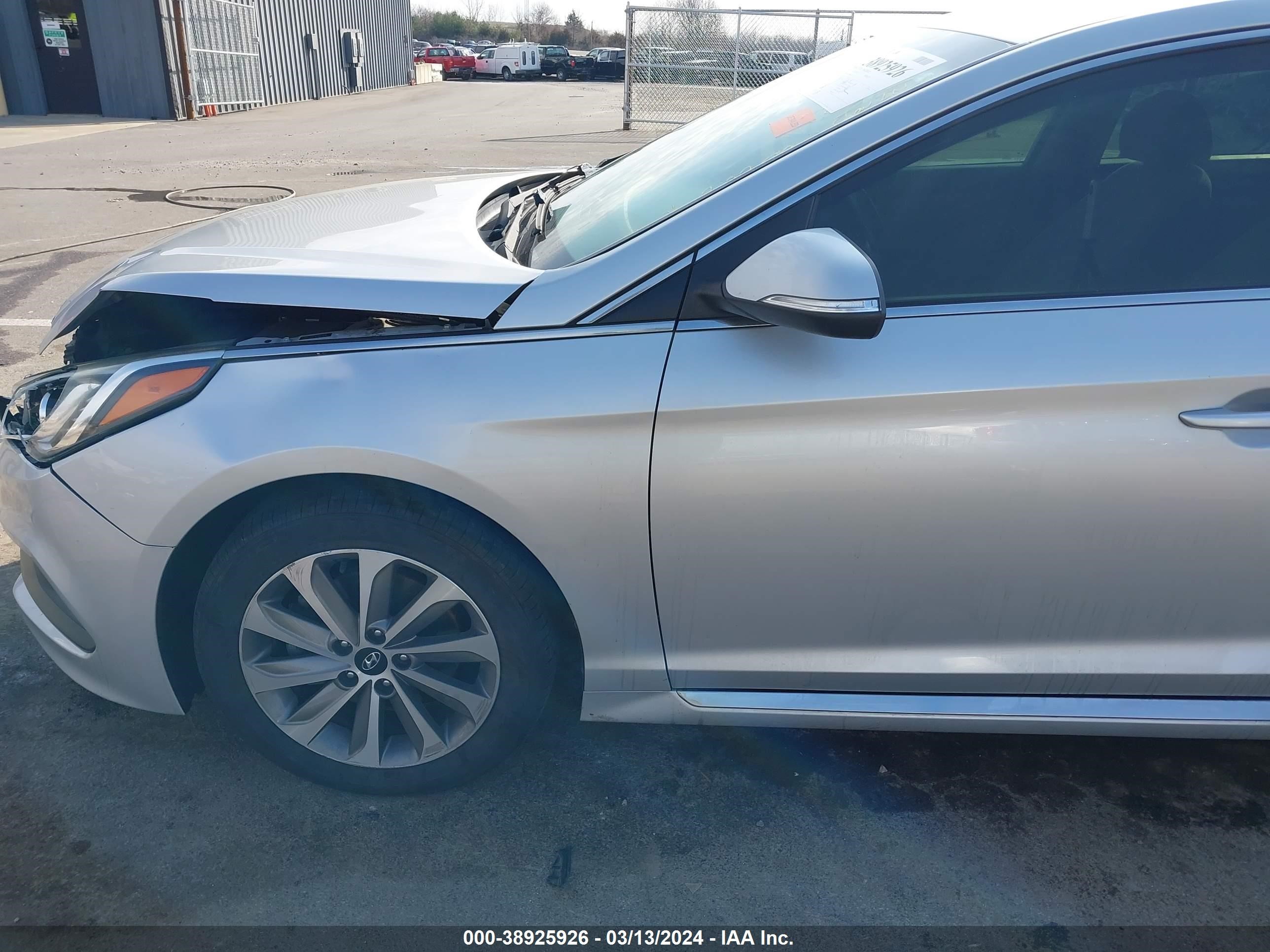 Photo 11 VIN: 5NPE34AF3FH063676 - HYUNDAI SONATA 