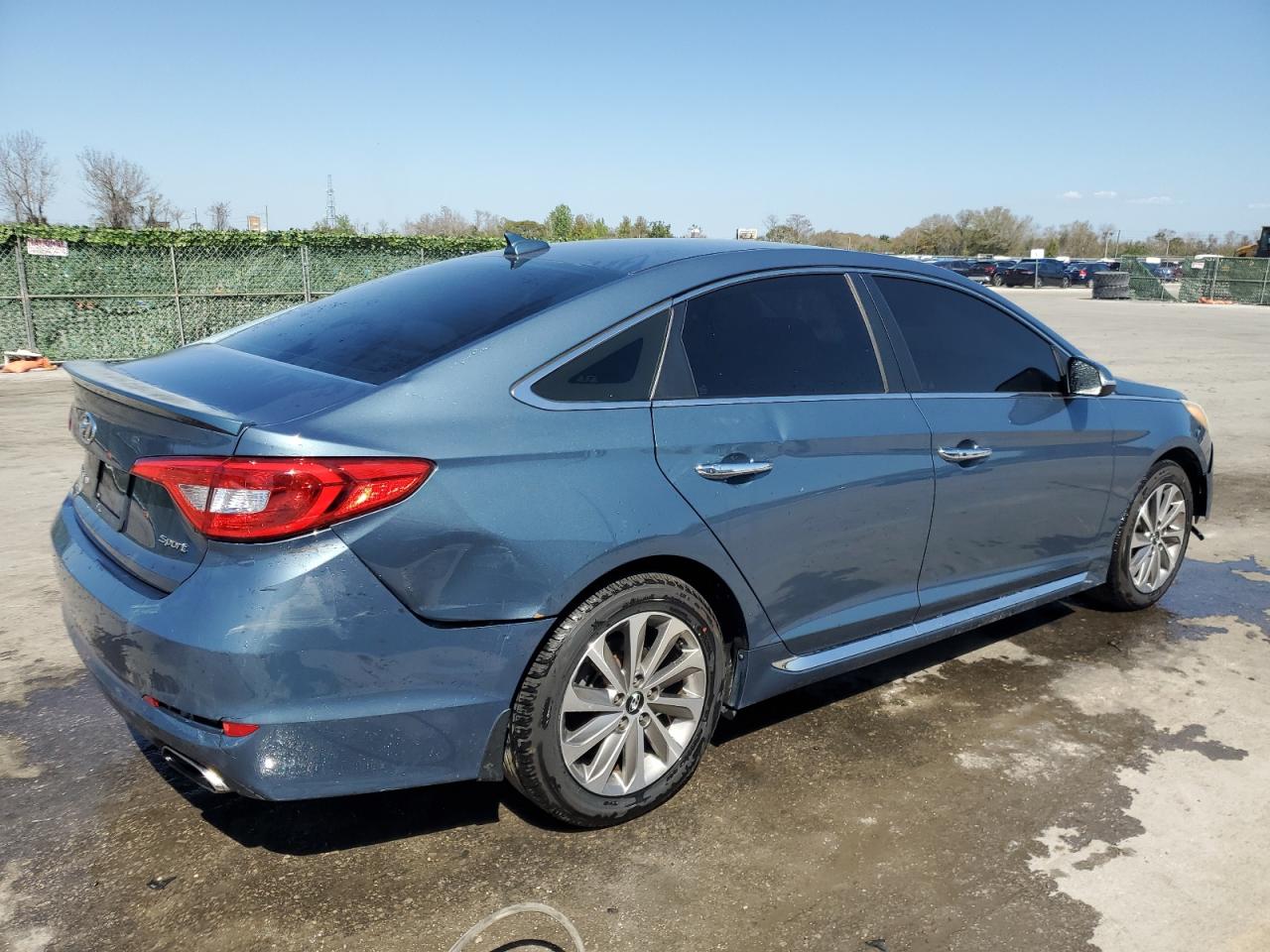 Photo 2 VIN: 5NPE34AF3FH137579 - HYUNDAI SONATA 