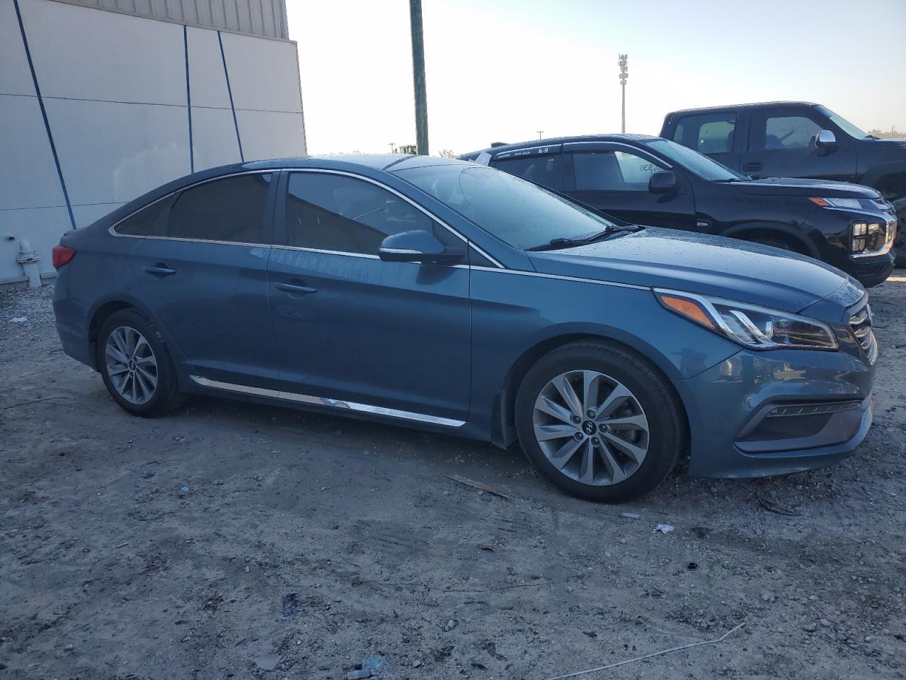 Photo 3 VIN: 5NPE34AF3HH449193 - HYUNDAI SONATA 