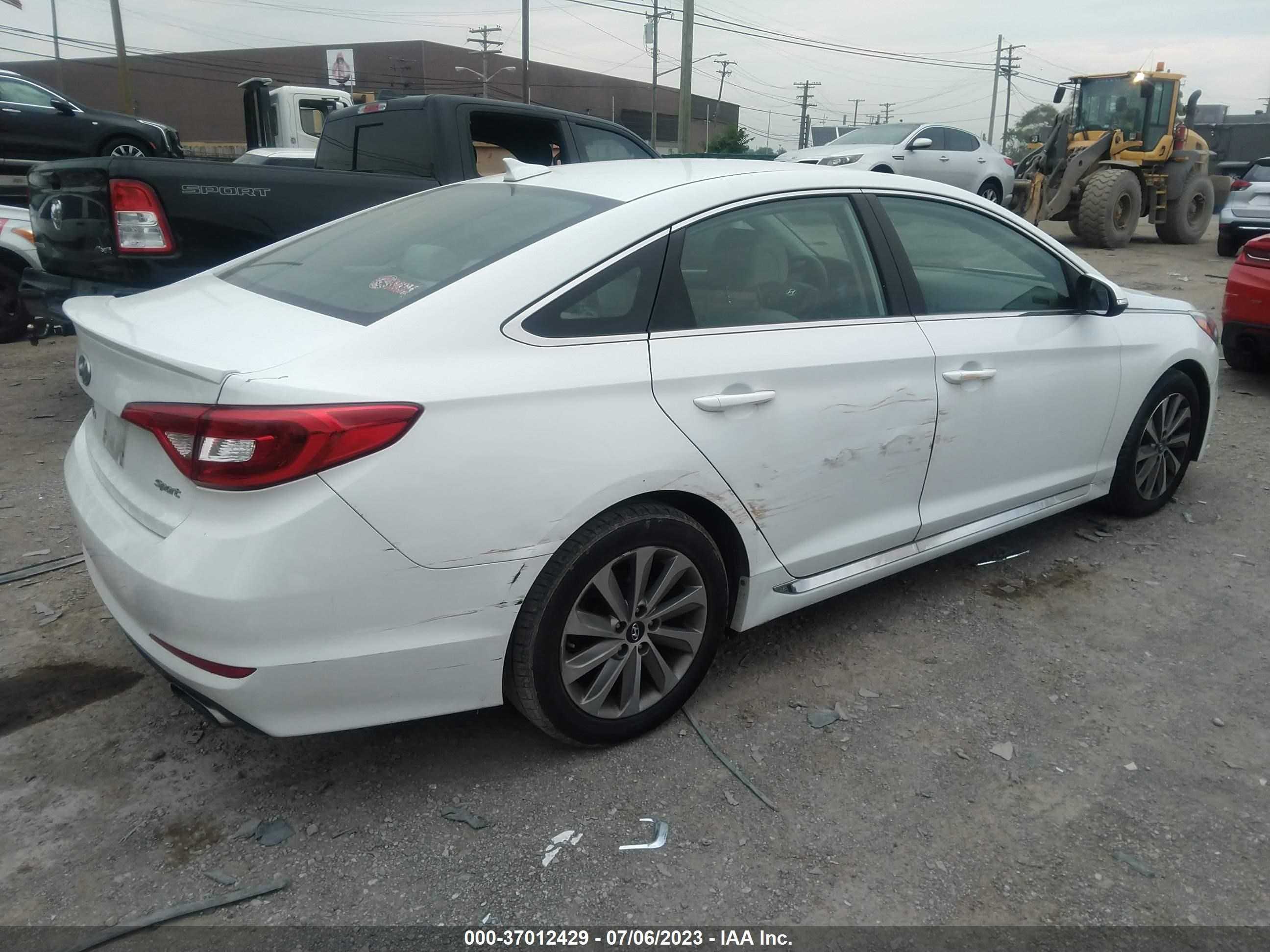 Photo 3 VIN: 5NPE34AF3HH464129 - HYUNDAI SONATA 