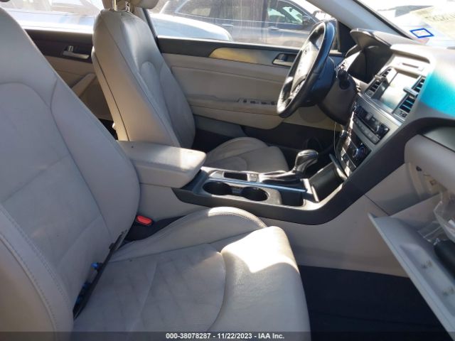 Photo 4 VIN: 5NPE34AF3HH560245 - HYUNDAI SONATA 