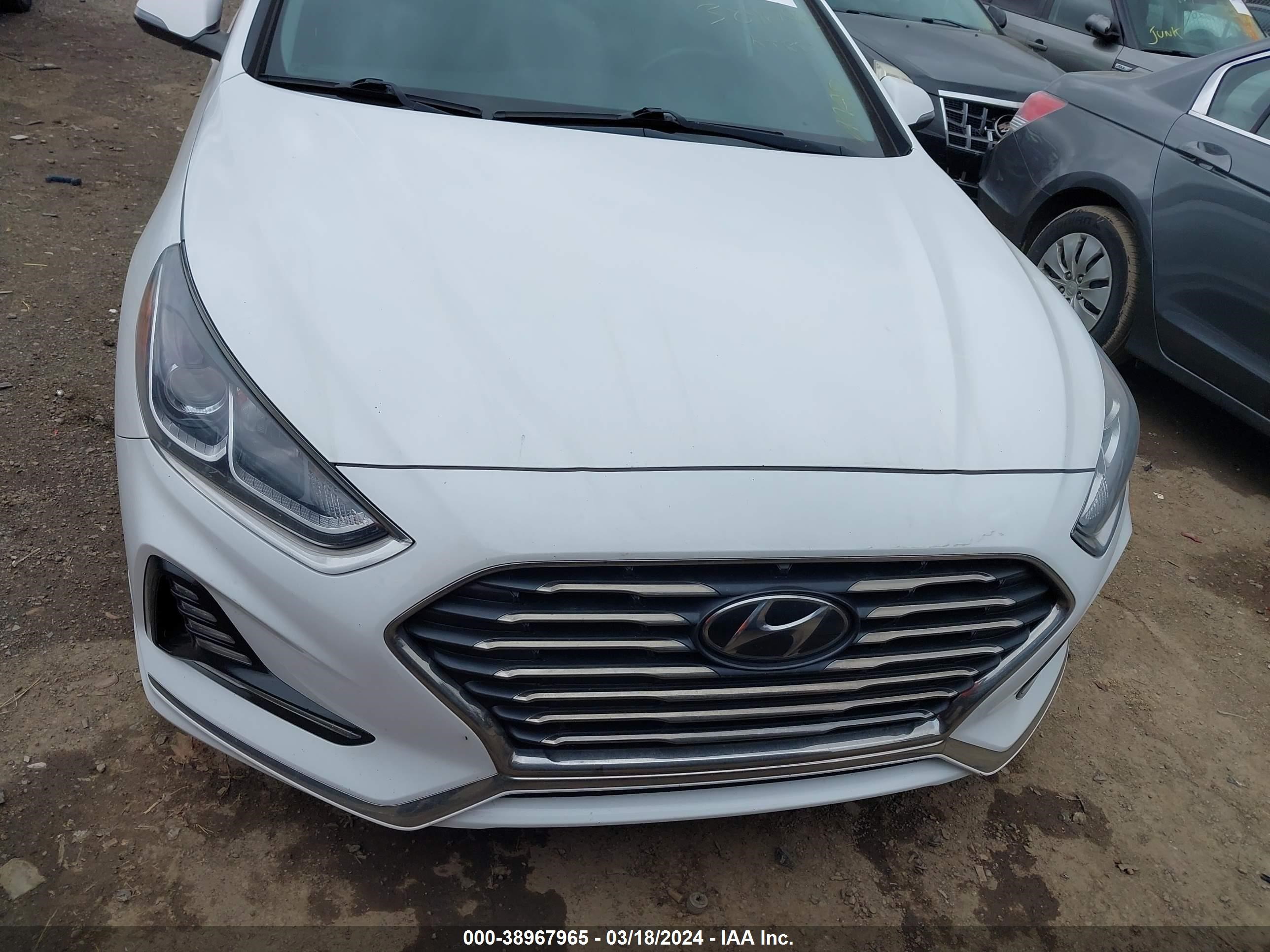 Photo 11 VIN: 5NPE34AF3JH596720 - HYUNDAI SONATA 