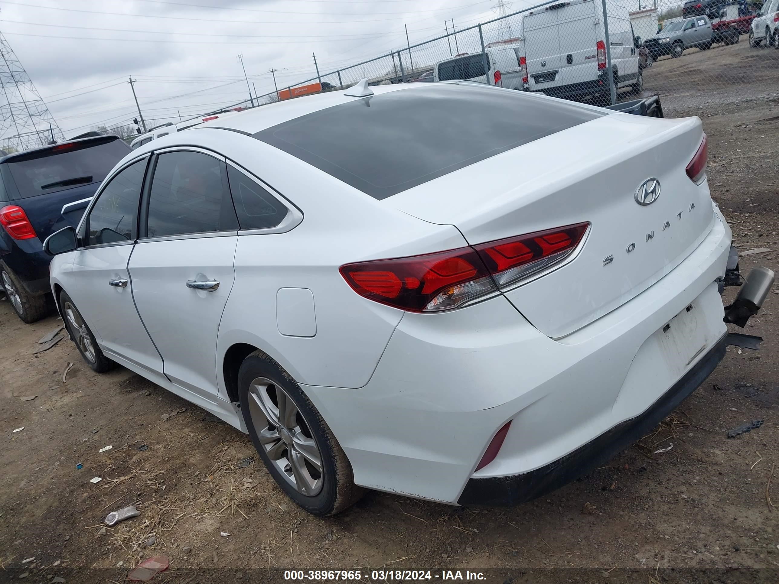 Photo 2 VIN: 5NPE34AF3JH596720 - HYUNDAI SONATA 