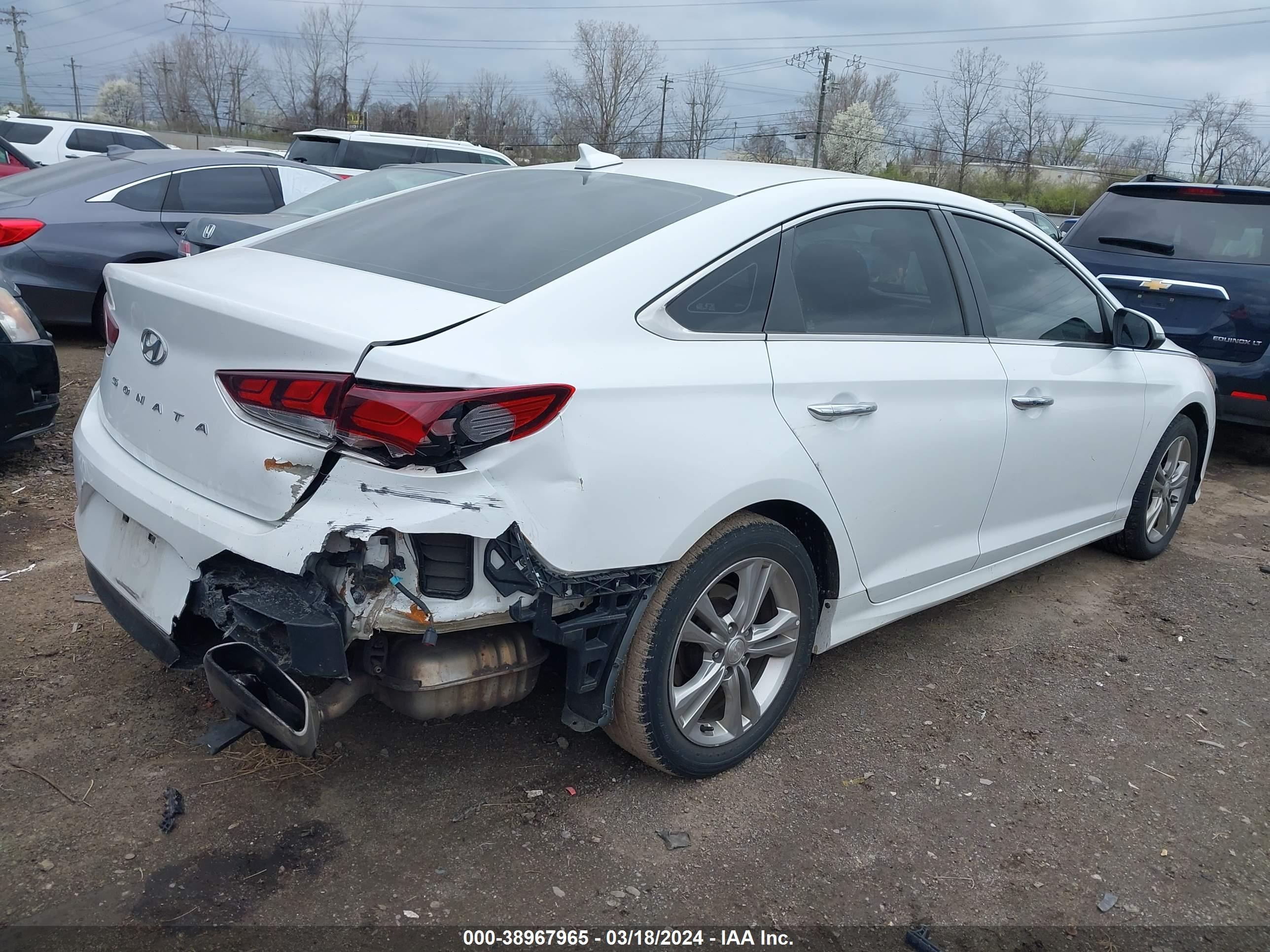 Photo 3 VIN: 5NPE34AF3JH596720 - HYUNDAI SONATA 