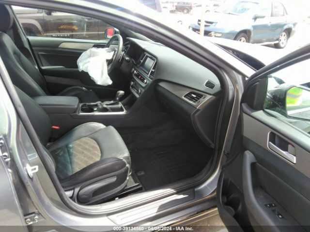 Photo 4 VIN: 5NPE34AF3JH686952 - HYUNDAI SONATA 