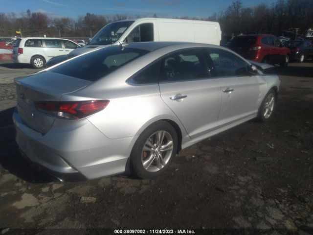 Photo 3 VIN: 5NPE34AF3JH690418 - HYUNDAI SONATA 