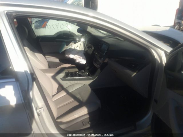 Photo 4 VIN: 5NPE34AF3JH690418 - HYUNDAI SONATA 