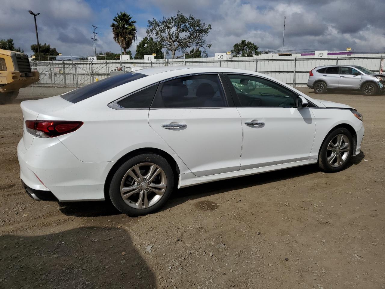 Photo 2 VIN: 5NPE34AF3KH747279 - HYUNDAI SONATA 