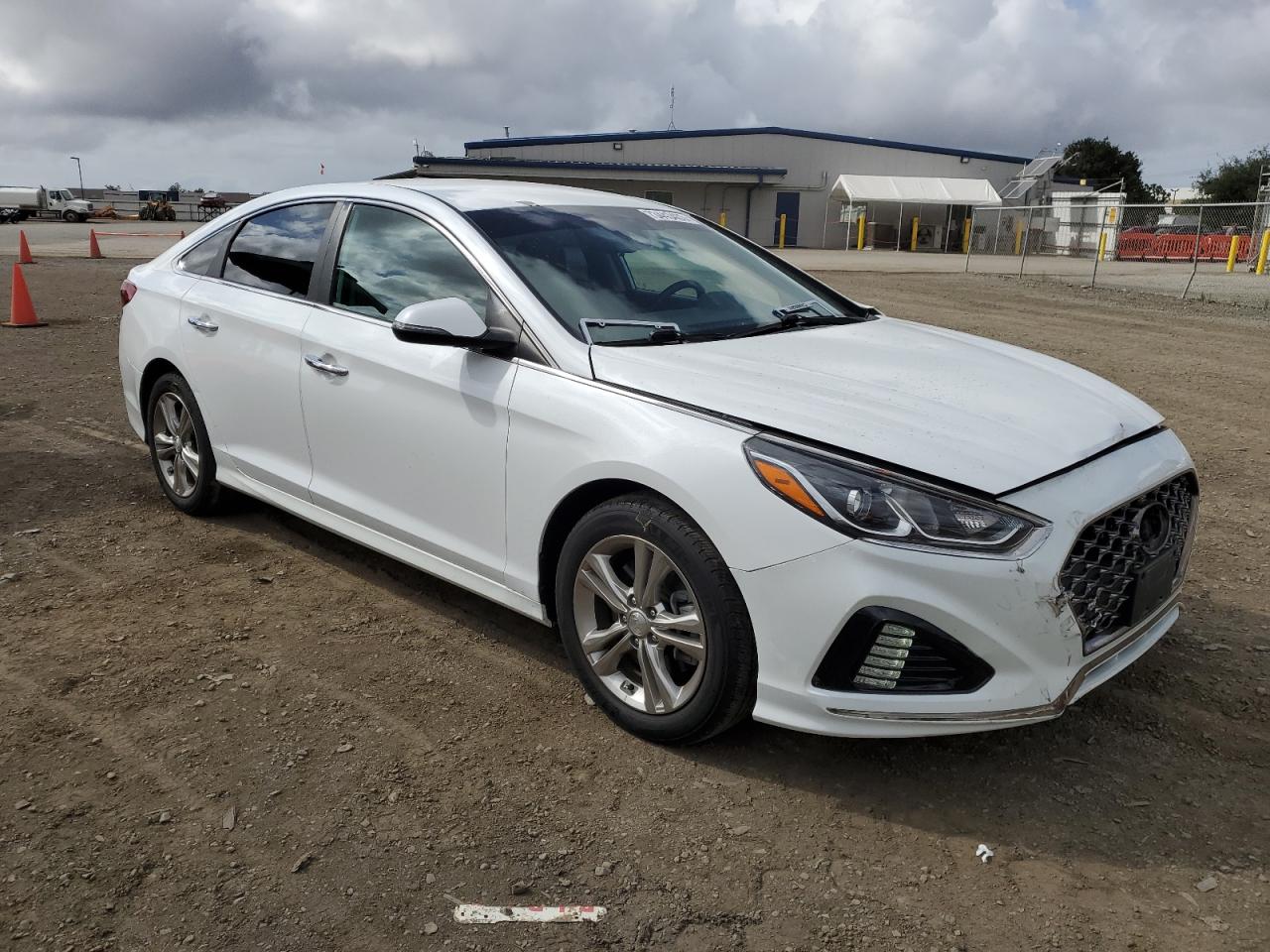 Photo 3 VIN: 5NPE34AF3KH747279 - HYUNDAI SONATA 