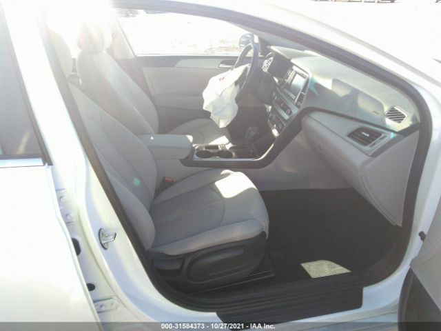 Photo 4 VIN: 5NPE34AF3KH760999 - HYUNDAI SONATA 