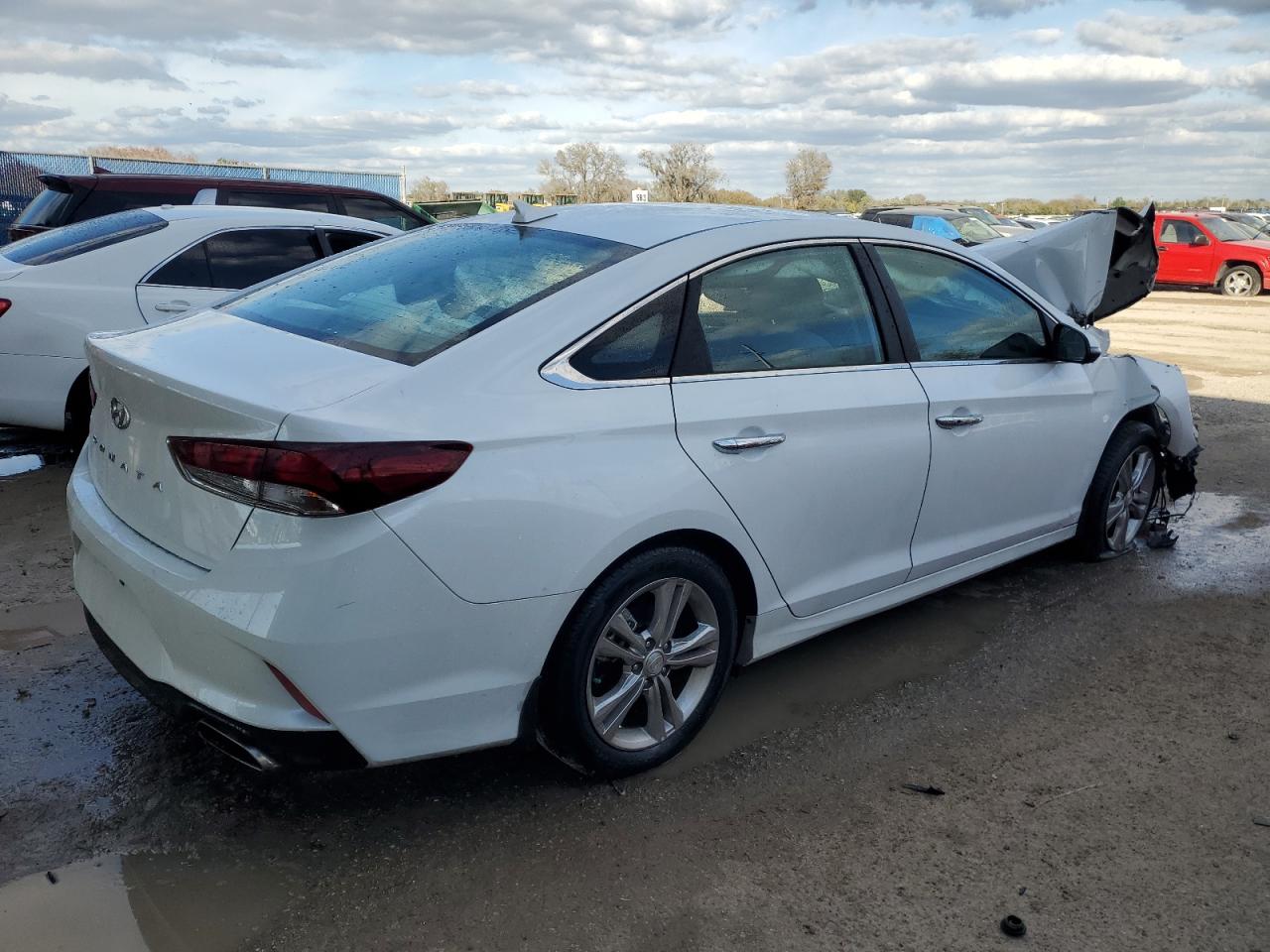 Photo 2 VIN: 5NPE34AF3KH788043 - HYUNDAI SONATA 