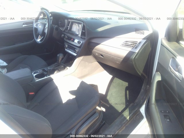 Photo 4 VIN: 5NPE34AF3KH791749 - HYUNDAI SONATA 