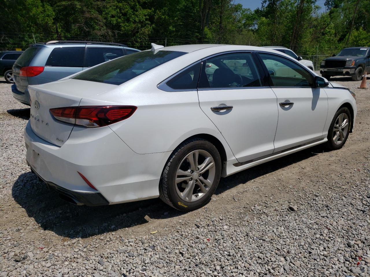 Photo 2 VIN: 5NPE34AF3KH820554 - HYUNDAI SONATA 