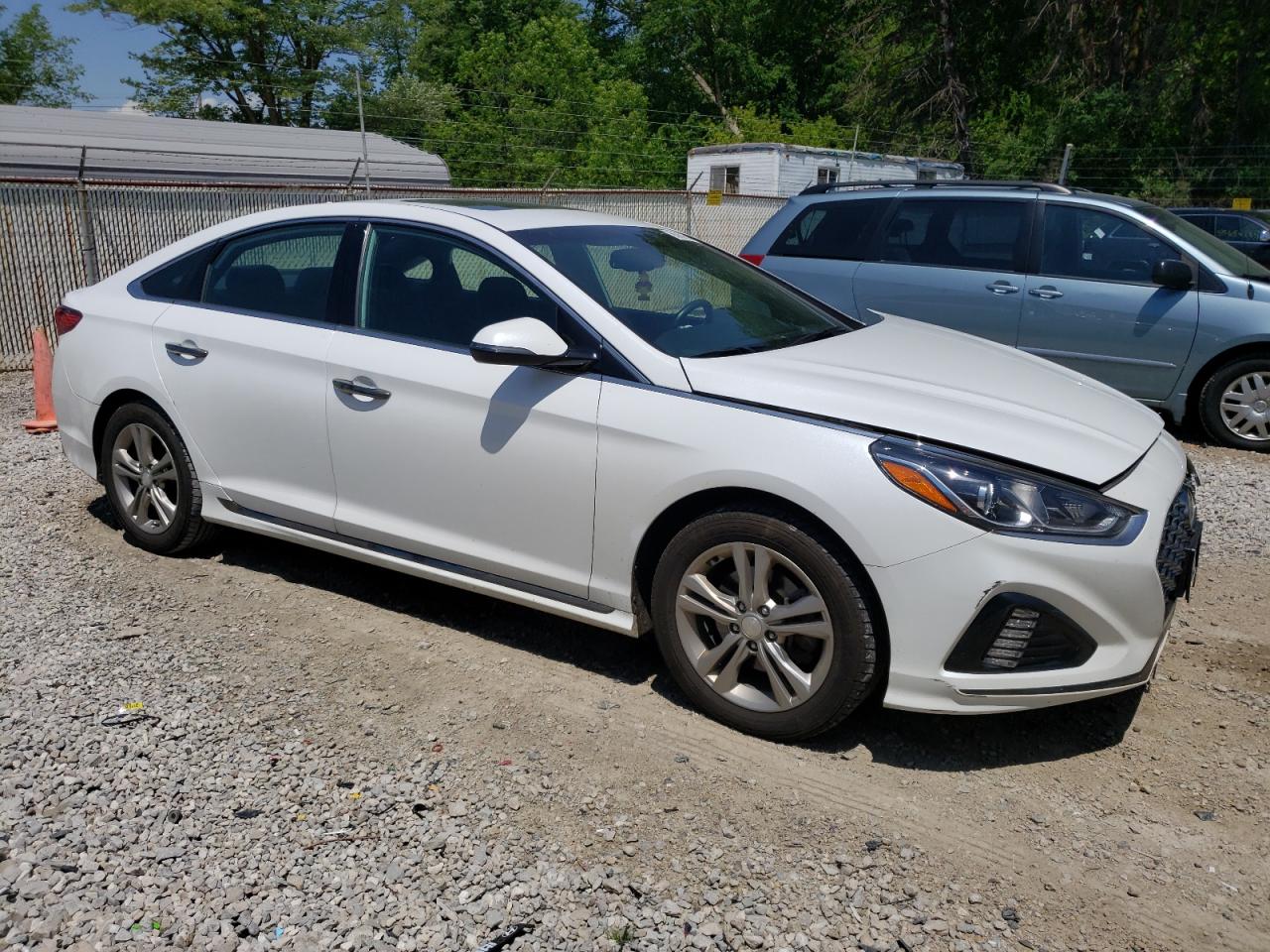 Photo 3 VIN: 5NPE34AF3KH820554 - HYUNDAI SONATA 