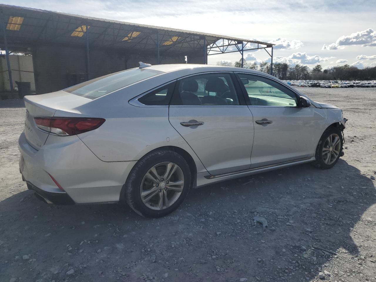 Photo 2 VIN: 5NPE34AF3KH821011 - HYUNDAI SONATA 