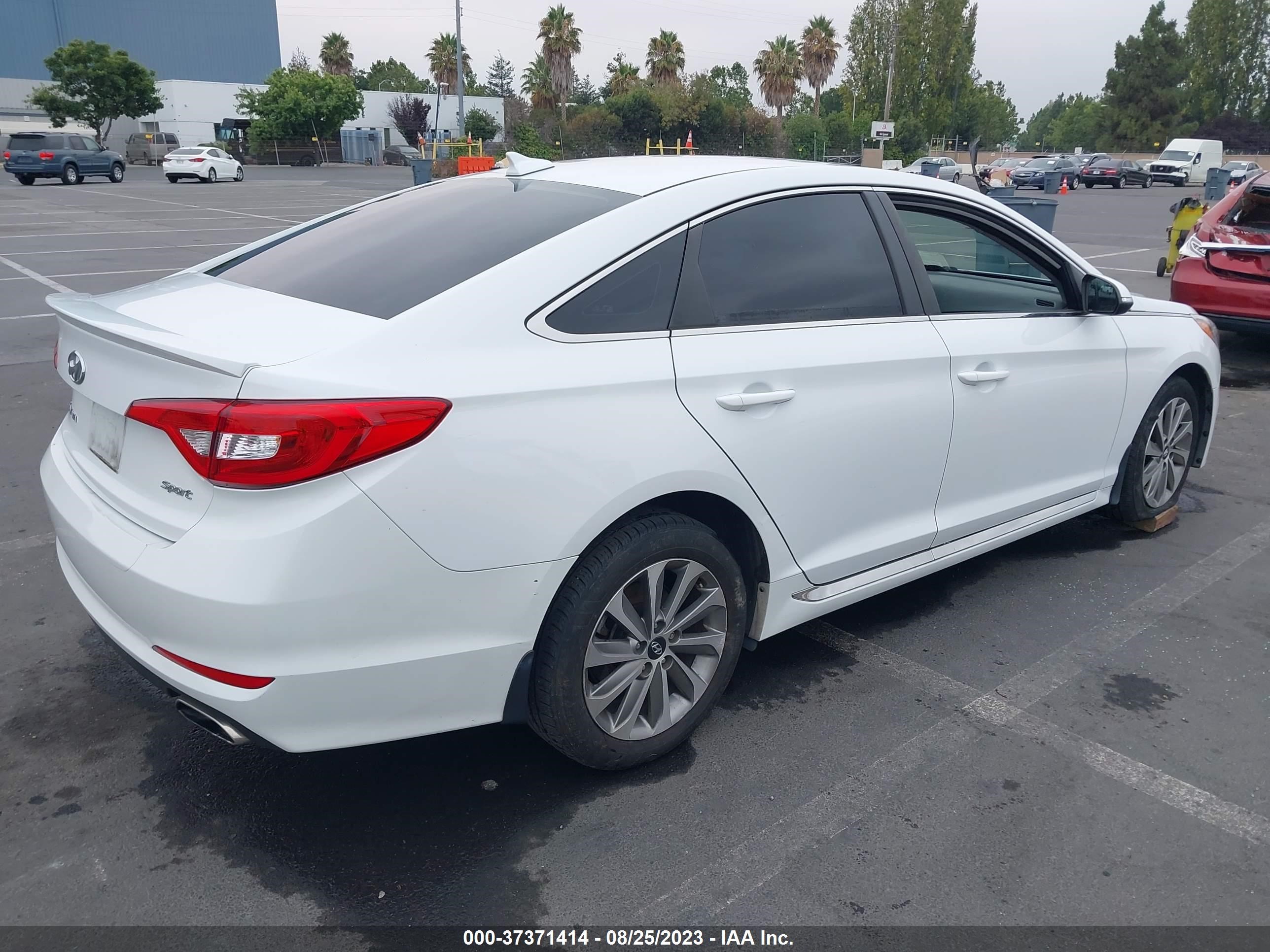 Photo 3 VIN: 5NPE34AF4FH191442 - HYUNDAI SONATA 