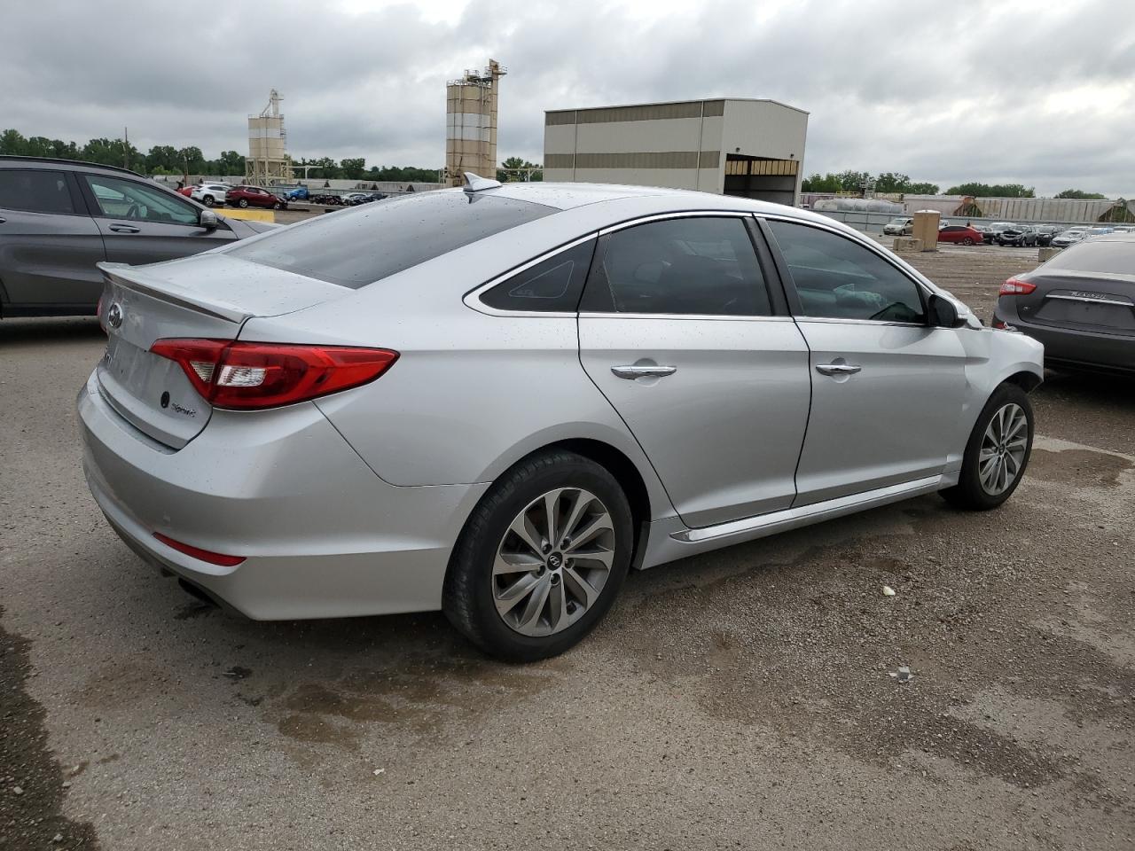 Photo 2 VIN: 5NPE34AF4GH340935 - HYUNDAI SONATA 