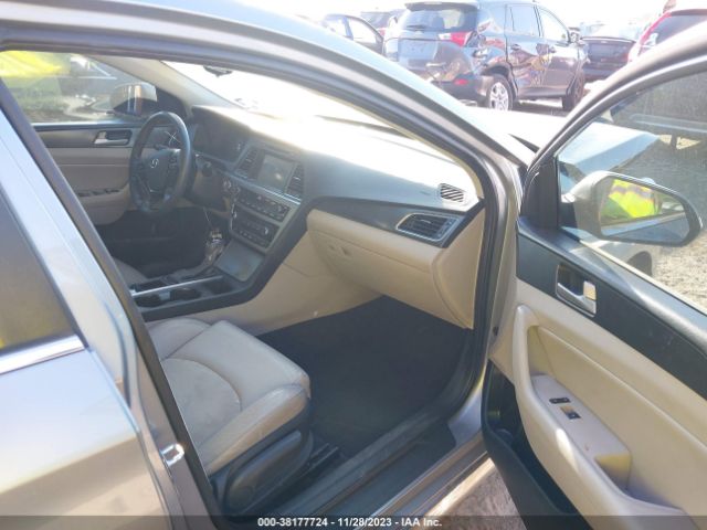 Photo 4 VIN: 5NPE34AF4GH433535 - HYUNDAI SONATA 