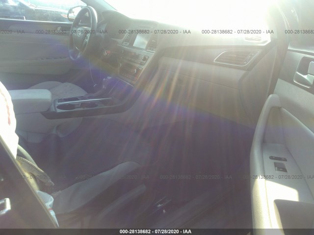 Photo 4 VIN: 5NPE34AF4HH516075 - HYUNDAI SONATA 