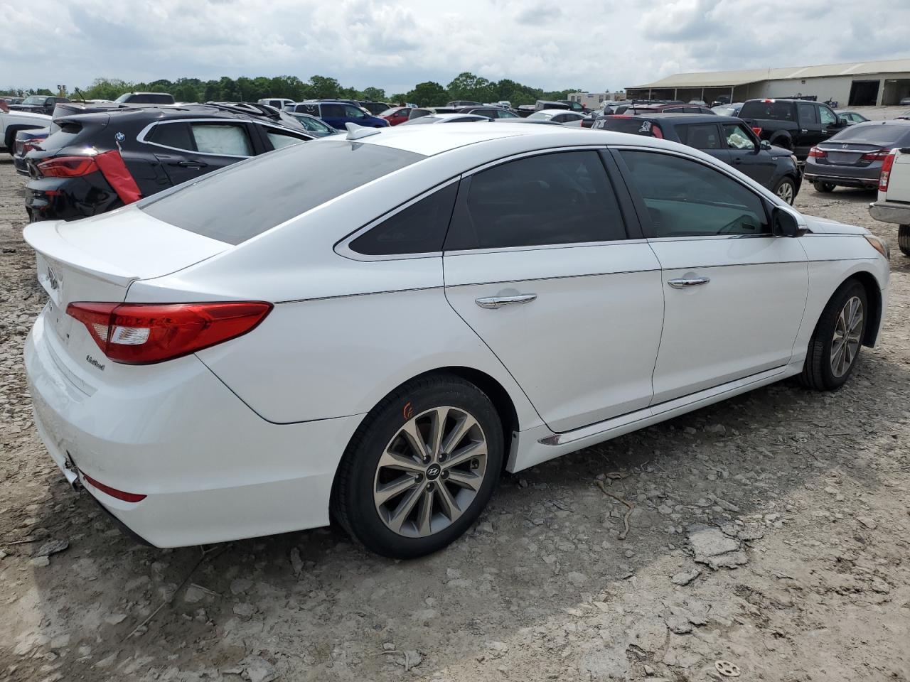 Photo 2 VIN: 5NPE34AF4HH520756 - HYUNDAI SONATA 