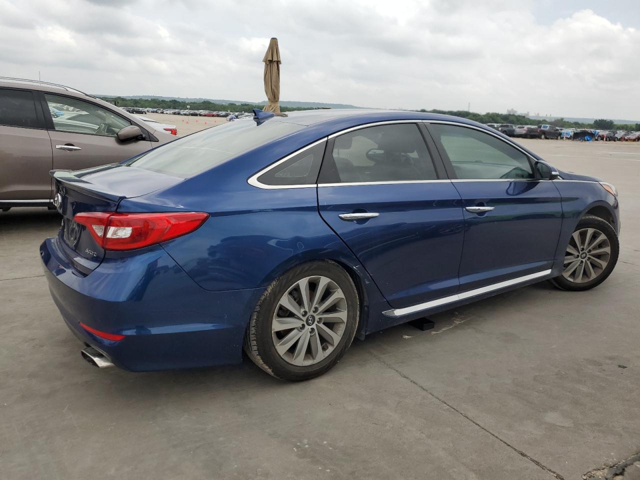 Photo 2 VIN: 5NPE34AF4HH525973 - HYUNDAI SONATA 