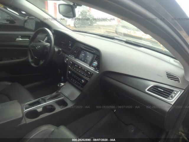 Photo 4 VIN: 5NPE34AF4HH527982 - HYUNDAI SONATA 