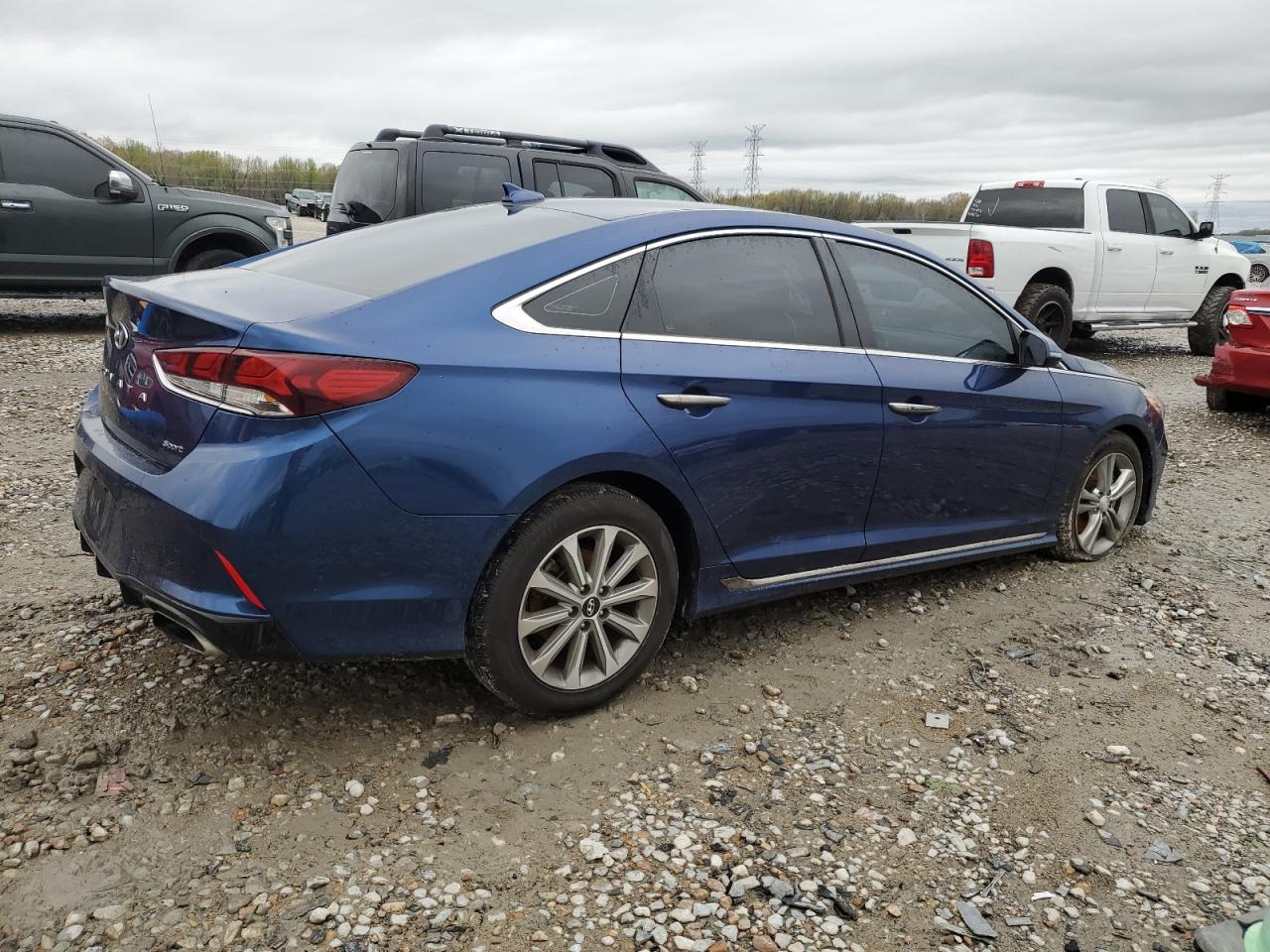 Photo 2 VIN: 5NPE34AF4JH599335 - HYUNDAI SONATA 