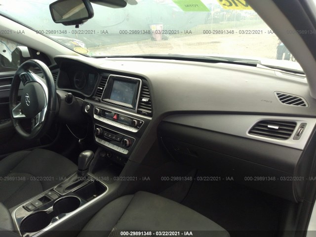 Photo 4 VIN: 5NPE34AF4JH614173 - HYUNDAI SONATA 