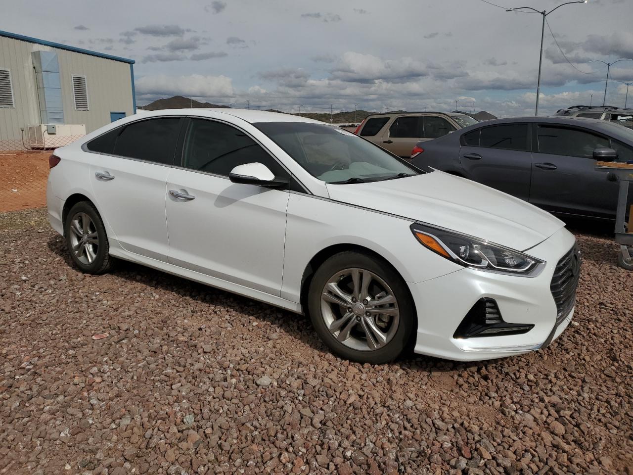 Photo 3 VIN: 5NPE34AF4JH634245 - HYUNDAI SONATA 