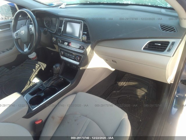 Photo 4 VIN: 5NPE34AF4JH647979 - HYUNDAI SONATA 