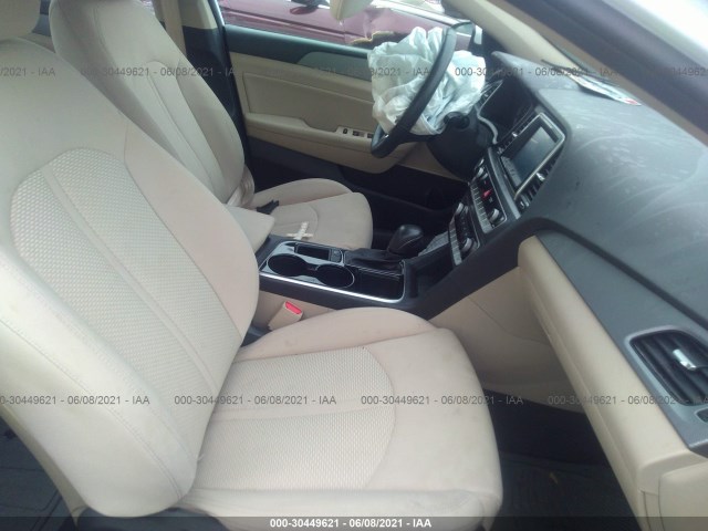 Photo 4 VIN: 5NPE34AF4JH688466 - HYUNDAI SONATA 