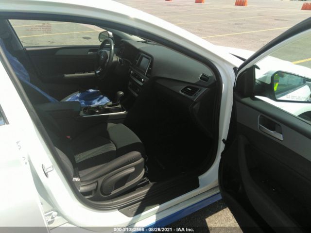 Photo 4 VIN: 5NPE34AF4KH744696 - HYUNDAI SONATA 