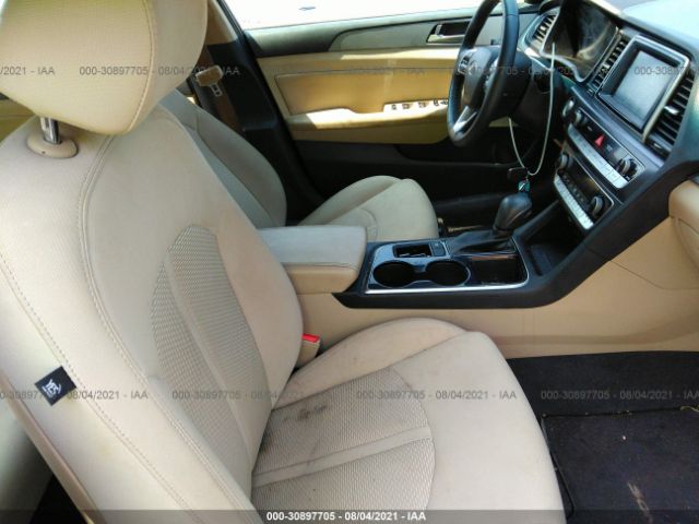 Photo 4 VIN: 5NPE34AF4KH760669 - HYUNDAI SONATA 