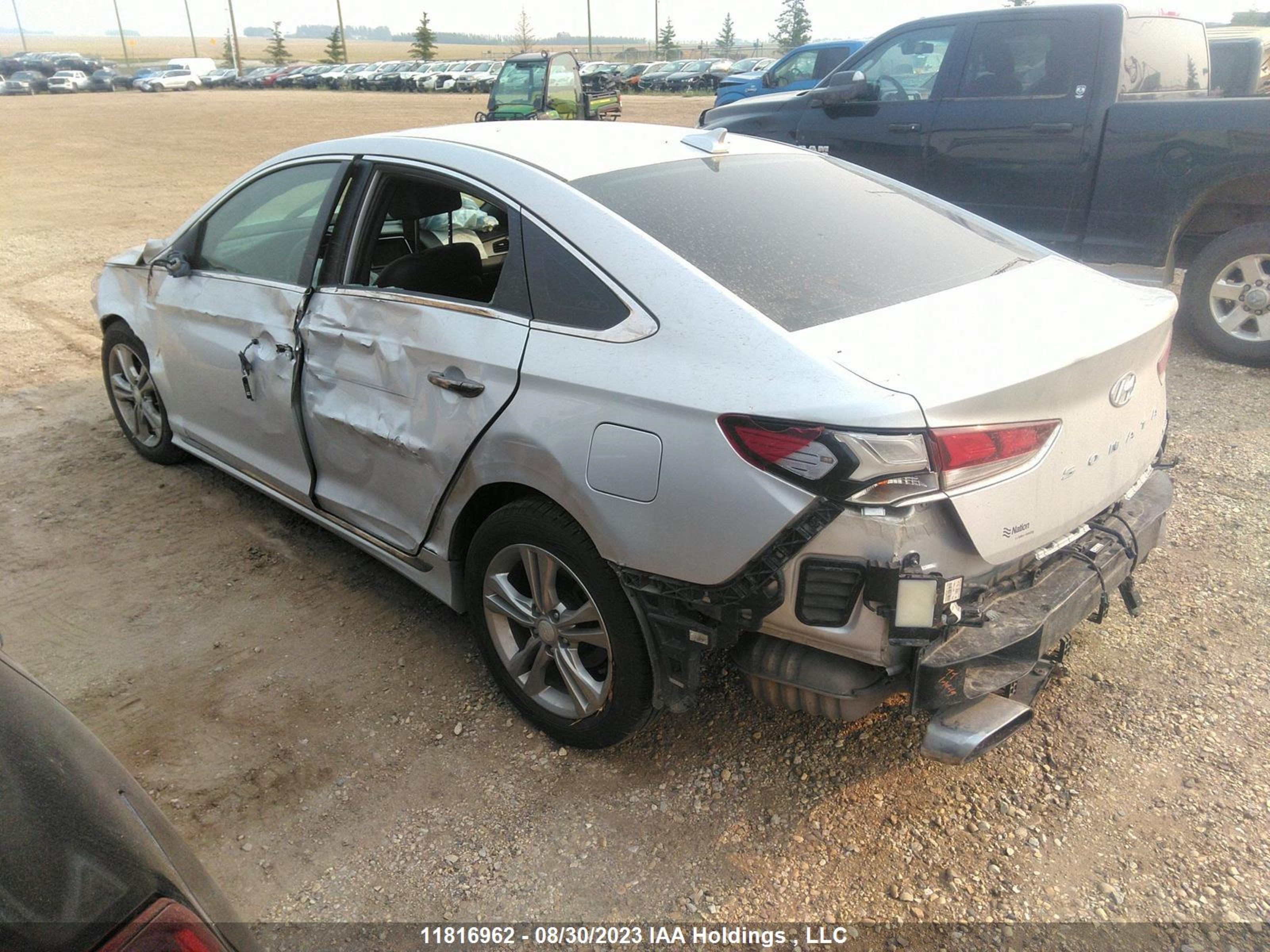 Photo 2 VIN: 5NPE34AF4KH769081 - HYUNDAI SONATA 