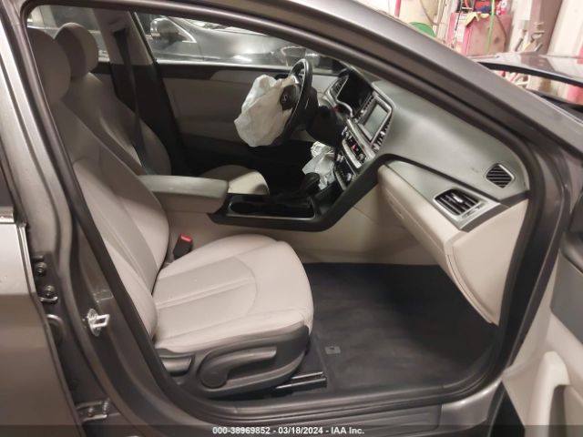 Photo 4 VIN: 5NPE34AF4KH774426 - HYUNDAI SONATA 