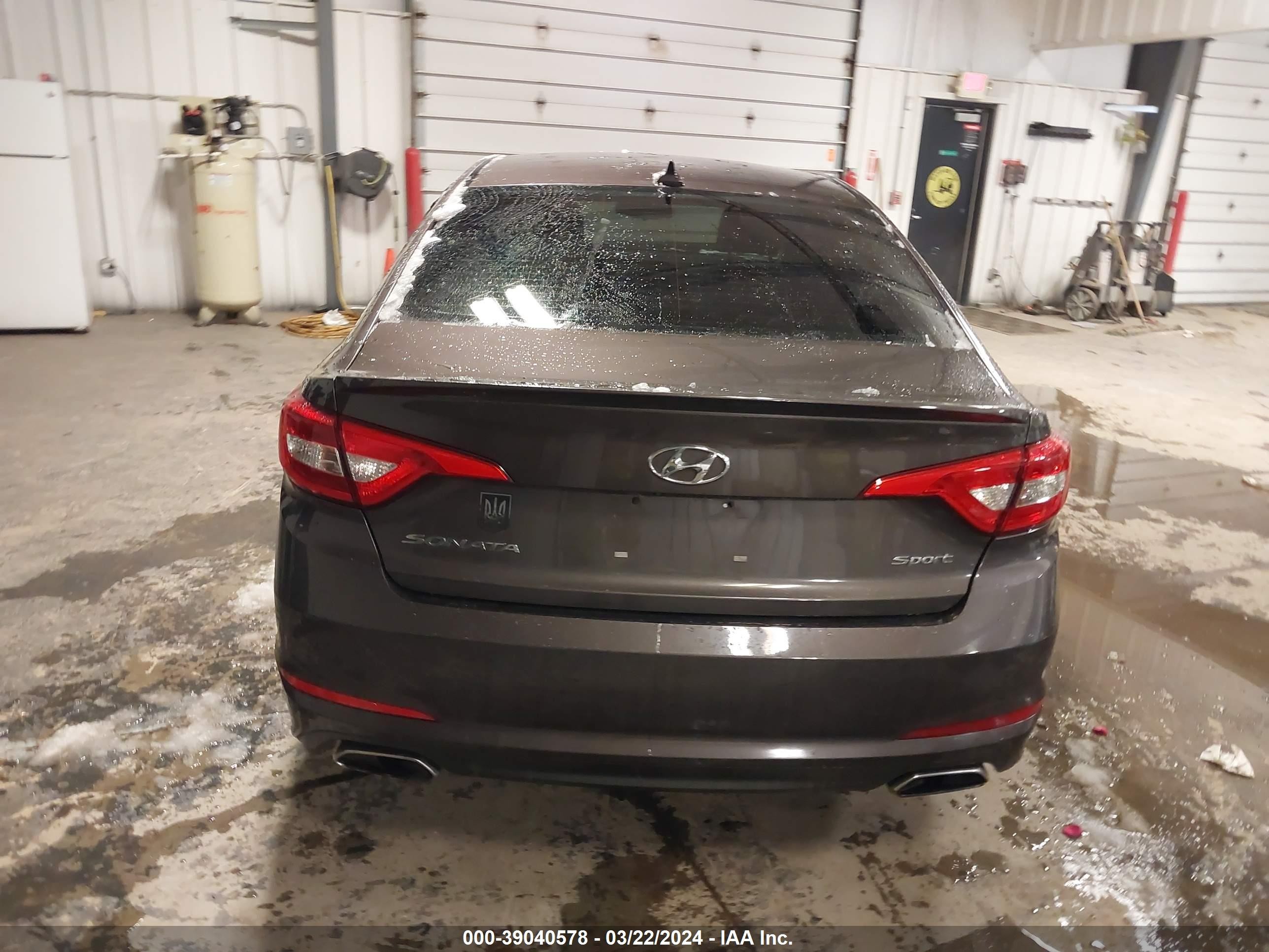 Photo 15 VIN: 5NPE34AF5FH132738 - HYUNDAI SONATA 