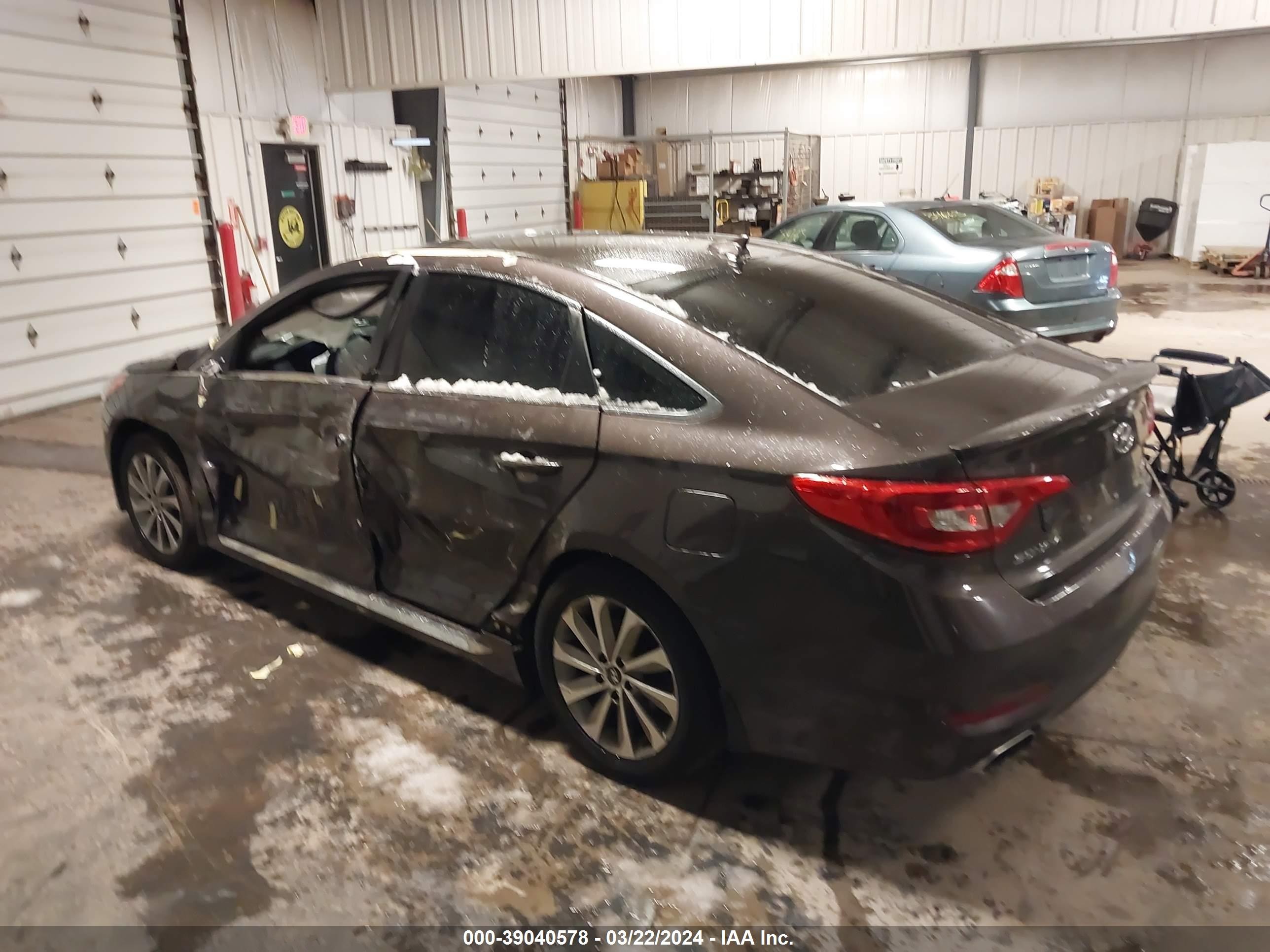 Photo 2 VIN: 5NPE34AF5FH132738 - HYUNDAI SONATA 