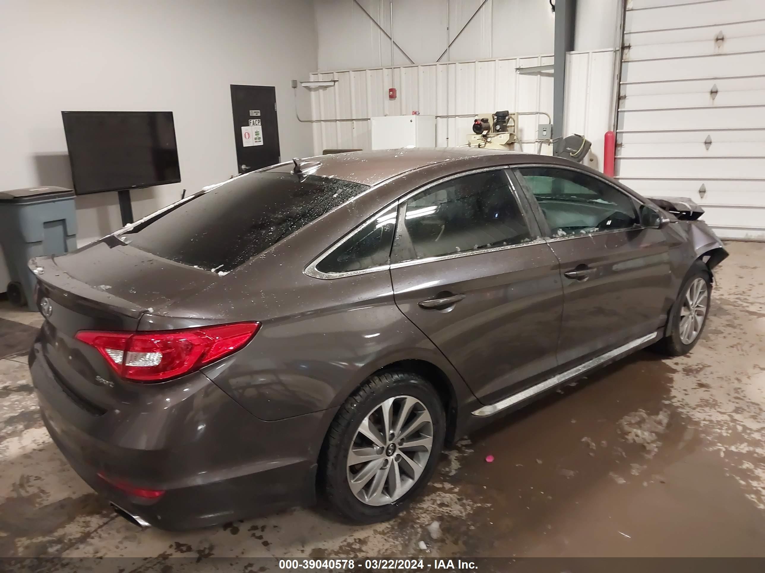 Photo 3 VIN: 5NPE34AF5FH132738 - HYUNDAI SONATA 