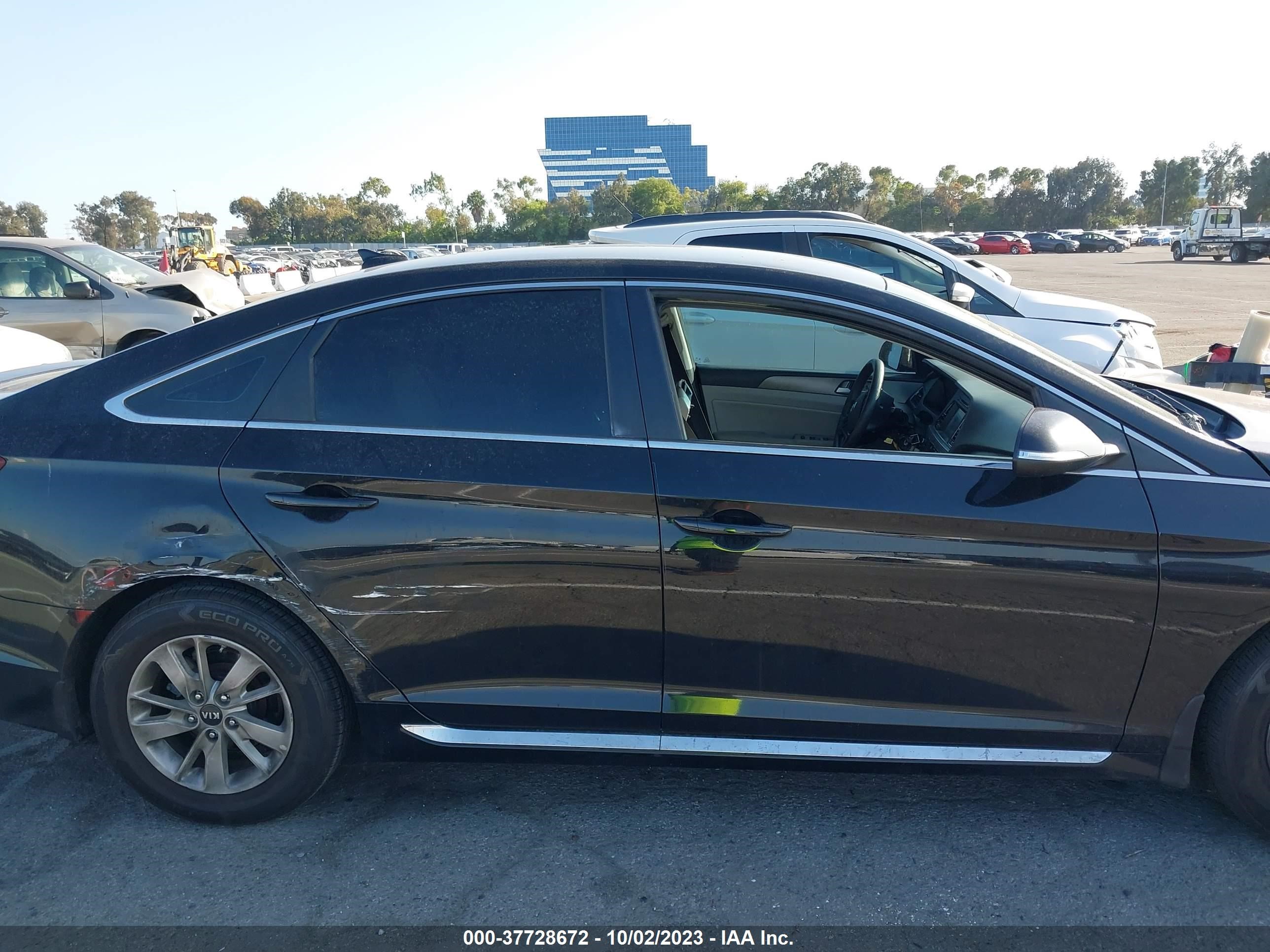 Photo 11 VIN: 5NPE34AF5GH367481 - HYUNDAI SONATA 