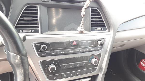 Photo 17 VIN: 5NPE34AF5GH382692 - HYUNDAI SONATA 