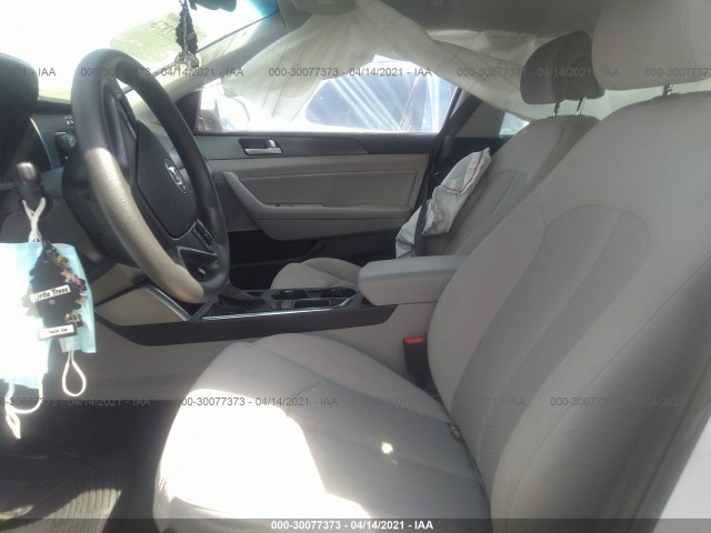 Photo 4 VIN: 5NPE34AF5HH479912 - HYUNDAI SONATA 