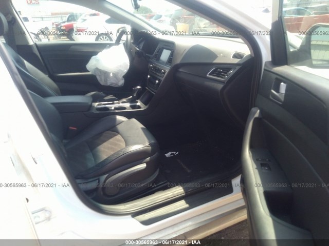 Photo 4 VIN: 5NPE34AF5HH497472 - HYUNDAI SONATA 