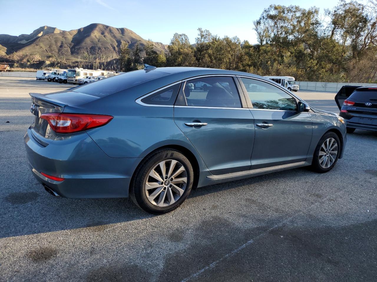 Photo 2 VIN: 5NPE34AF5HH570176 - HYUNDAI SONATA 