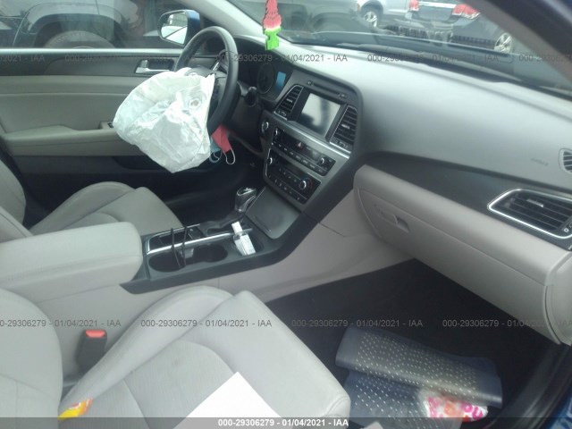 Photo 4 VIN: 5NPE34AF5HH585387 - HYUNDAI SONATA 