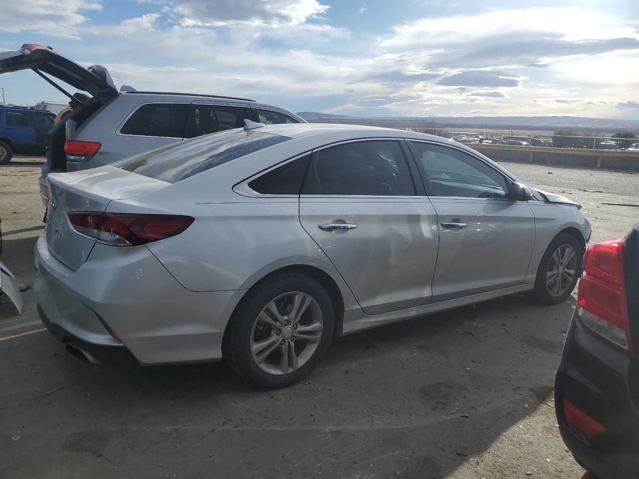 Photo 2 VIN: 5NPE34AF5JH656285 - HYUNDAI SONATA 