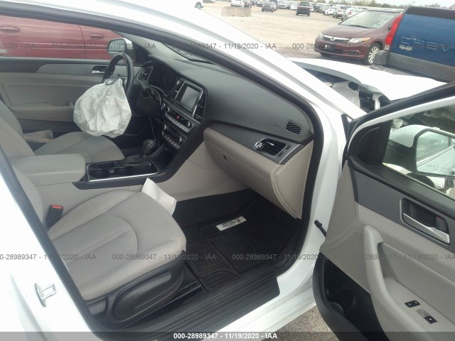 Photo 4 VIN: 5NPE34AF5JH673281 - HYUNDAI SONATA 